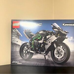 LEGO Technic Kawasaki Ninja 42170 Motorcycle Building Set - Black, Gray, Green